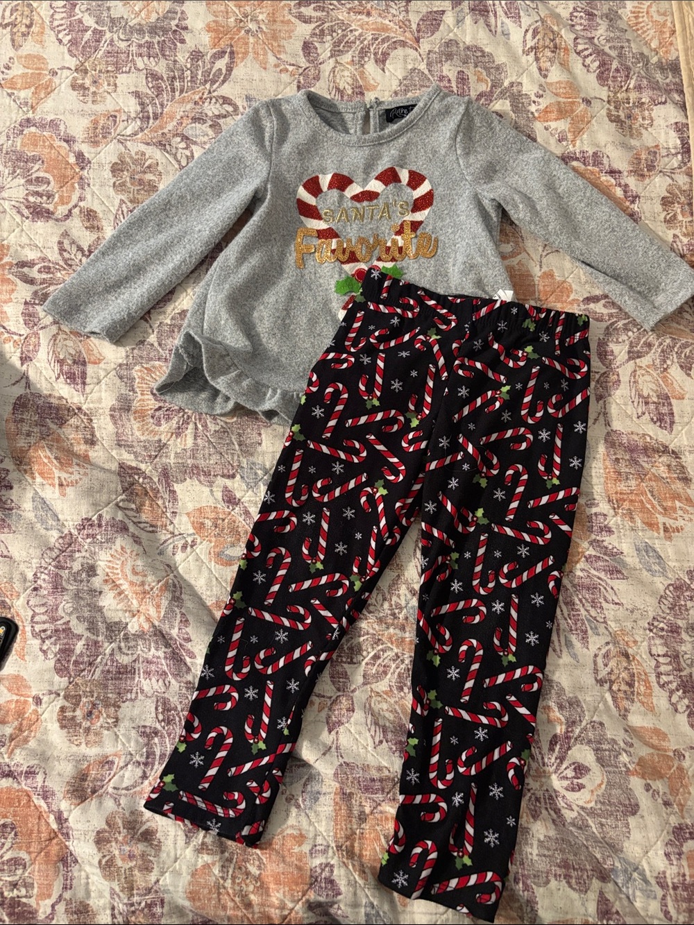 Sparkle Grey 'Santa's Favorite' Top & Candy Cane Leggings Kids Matching Set